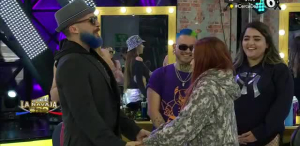 Esta chica pide beso de 'Paco Floyd'