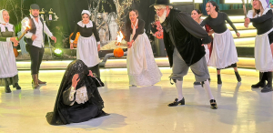 'Aficionados' trae la 'Santa Inquisición' en su performance