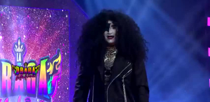 Ernesto Chavana sorprende como 'Kiss'