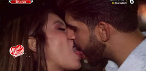 César y Johana terminan cita con beso de amor