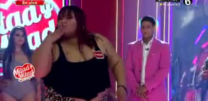 Irma sorprende en pasarela en traje de baño
