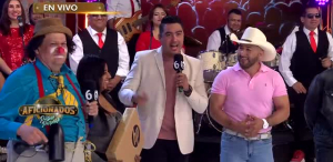 Pako Bernal cumple el sueño de tener una computadora