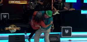 'Payaso Bola' le hace quebradita a esta señora y termina mal