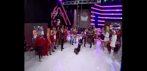 Se cae 'La Muñeca' desde las alturas en pleno programa