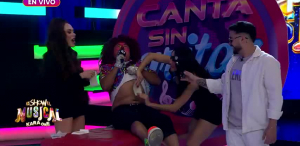 Depilan a payasito al cantar su canción