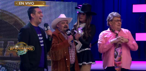 Tremendo beso que se dan en el estudio