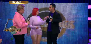 Pollo le mete la mano a Keilanie en un lugar calientito