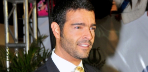 Pablo Montero sufre accidente antes de llegar al teatro