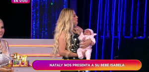 Nataly presenta su bebé Isabela
