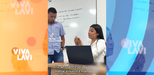 Alumnos sorprenden a sus mamás con una llamada inesperada