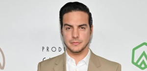Vadhir Derbez vive incómodo momento tras recibir una 