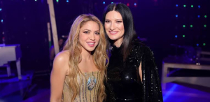 Shakira sorprende al invitar a Laura Pausini en su concierto