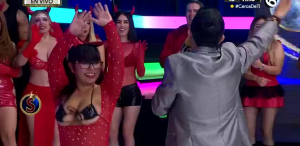 Robertita sufre sensual accidente en pleno concurso