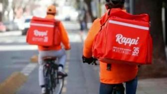 Rappi inscribió a 100 mil repartidores y conductores al IMSS como parte de una prueba piloto. Sólo quienes superen el salario mínimo mensual podrán acceder a los cinco tipos de seguros, informó la empresa de origen colombiano.
