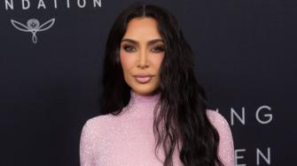 Kim Kardashian viaja a México para someterse a un polémico tratamiento