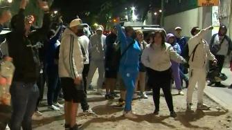 Rodrigo Mondragón, aficionado de Cruz Azul, murió la noche del sábado tras ser detenido por personal de seguridad en el Estadio Olímpico Universitario luego del partido ante Monterrey; su familia acusa que fue golpeado antes de perder la vida.