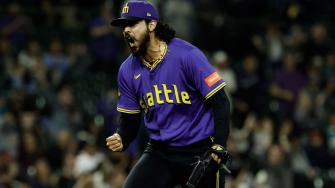 Mariners vuelve a firmar al cerrador mexicano Andrés Muñoz