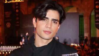 Aaron Mercury aparece con golpes en el rostro y cuello