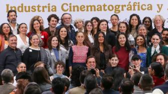 Claudia Sheinbaum anunció un incentivo fiscal para la industria cinematográfica que permitirá deducir hasta 30% del gasto realizado en México vía ISR, con un tope de 40 mdp por proyecto y la condición de usar 70% de proveeduría nacional.