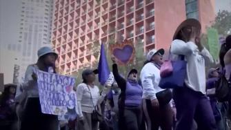 Más de 120 mil mujeres participaron en la marcha por el Día Internacional de la Mujer en la Ciudad de México, recorriendo diversas vialidades para conmemorar el 8M y exigir igualdad y justicia.
