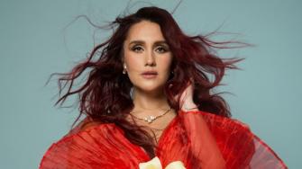 Dulce María presenta a su segunda bebé con un tierno video