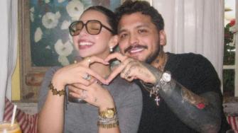 Ángela Aguilar y Christian Nodal presumen su amor desde la piscina