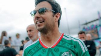 Checo Pérez llegó al GP de Gran Bretaña con playera de México