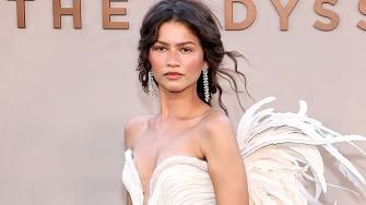 Zendaya deslumbra con vestido de ángel en la premiere de 'La Odisea'