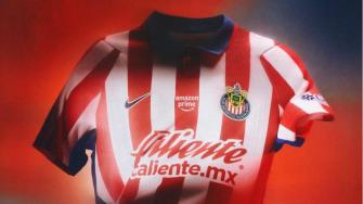 Con la 'Hormiga' González, Chivas presenta nuevo jersey