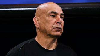 Entrenador de Egipto se desmaya durante pelea de sus dos esposas