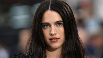 Margaret Qualley roba cámara en la alfombra roja de “The Dog Stars”