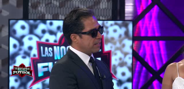 Heliodoro Hinojosa regresa a su look de 'Las Noches del Fútbol'