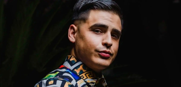 El famoso cantante urbano sorprende como el segundo confirmado