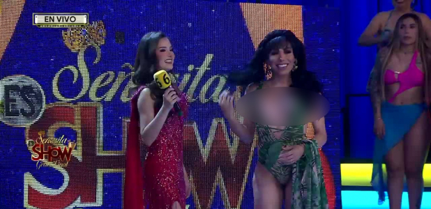 Regina enseña TODO en accidente en la pasarela