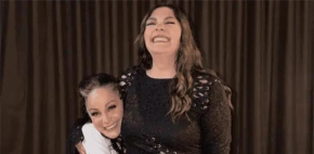 Yuridia sorprende al proyectar critica de Lola Cortés en su concierto