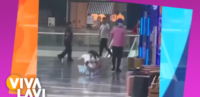 Mujer le hace berrinche a su novio en centro comercial