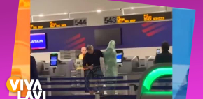 Hombre llega envuelto en cita al aeropuerto