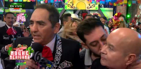 'Meme' le roba beso a Miguelito Díaz