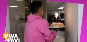 Ángel Castro sorprende a cumpleañera