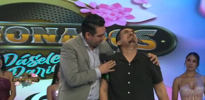 Aficionado le canta a su mamá fallecida
