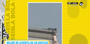 Mujer intenta aventarse de edificio y es salvada