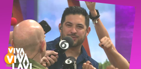 Carlos Posadas regresa de su viaje y así lo reciben en 'Vivalavi'