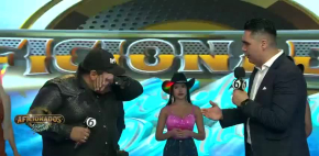 Aficionado llora tras la pérdida de su papá