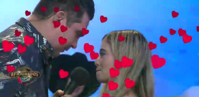 'Pollo' queda enamorado de esta rubia chica