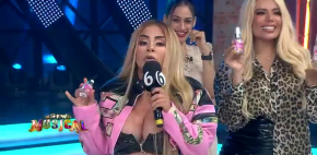 Ludivinita vende el agua con la que se bañó