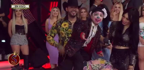 'Saltitos Doy' sorprende a señora al darle masaje
