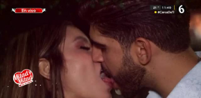 César y Johana terminan cita con beso de amor