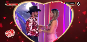 Pese a tremendo beso, Johana queda cepillada