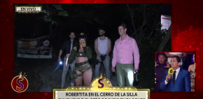 Robertita cumple reto de subir el cerro en tacones