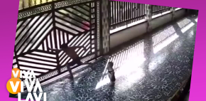 Hombre y menor son aplastados por un portón